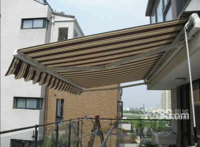 天津地區(qū)紡織品遮陽遮雨篷款式全解析 美觀與實用兼?zhèn)? class=